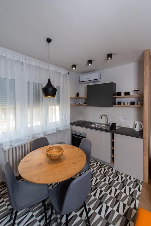 Republic Square Apartment - With Garage Nowy Sad Zewnętrze zdjęcie